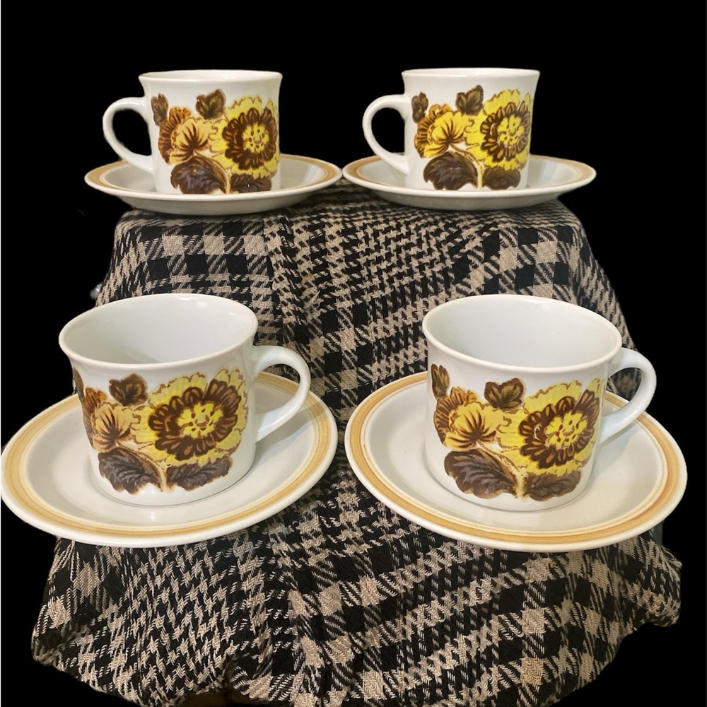 Vintage Floral Teacup and Saucer‎ Set
